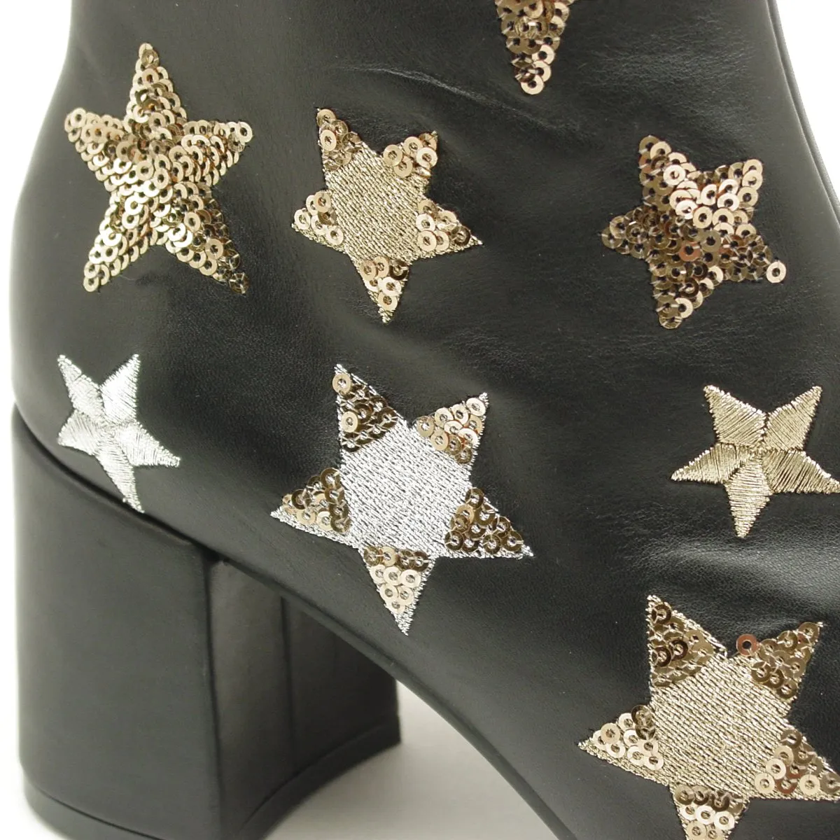 KA 7693 Isseo Black
